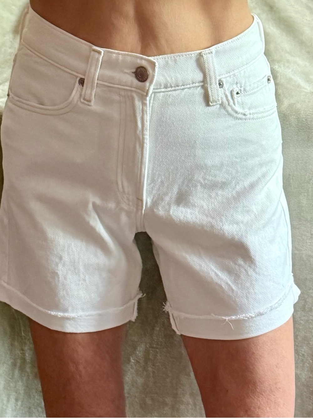GAP  Y2K White Mid-Rise 8” 90’s Loose Bermuda Denim Jean Shorts Sz 25 NWT’s